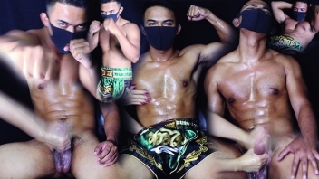 Pornเกย์18+ นักมวยไทยไร้เข็มขัดต้องมาถ่ายหนังXXXเกย์ Beequal เกย์ไทยนั่งโชว์กล้ามแน่นซิกแพ็คเป็นลูกๆ เอาไม้เซ็กส์ทอยลูบไล้ร่างกายให้ควยแข็งแล้วชักว่าวจนน้ำแตก