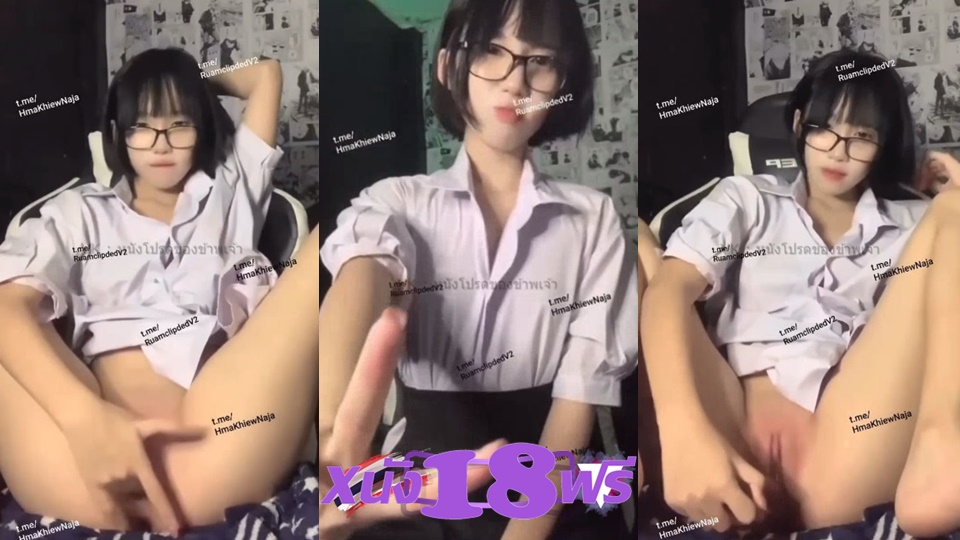 คลิปXXXทวิตเตอร์มาแรง Lukmoo71 น้องลูกหมูช่วยตัวเองคาชุดนักเรียน ดาวติ๊กต็อกน่ารักไลฟ์สดในกลุ่มลับ นั่งถ่างหีไร้ขนแล้วเอาควยปลอมเย็ดหี หน้ายั่วๆแบบนี้เซ็กส์จัดแน่นอน